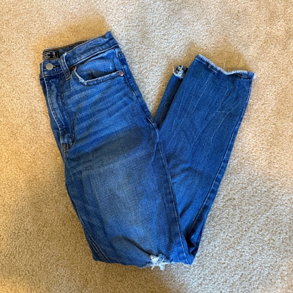 Abercrombie & Fitch Ultra High Rise Straight Jean - size 2 Long - Picture 8 of 8